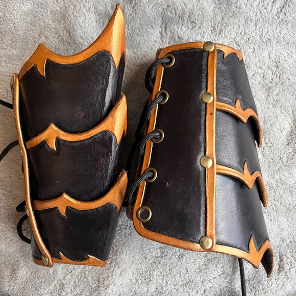 Hand made leather wrist gauntlets. Renaissance, medieval, cosplay. - Picture 4 of 4